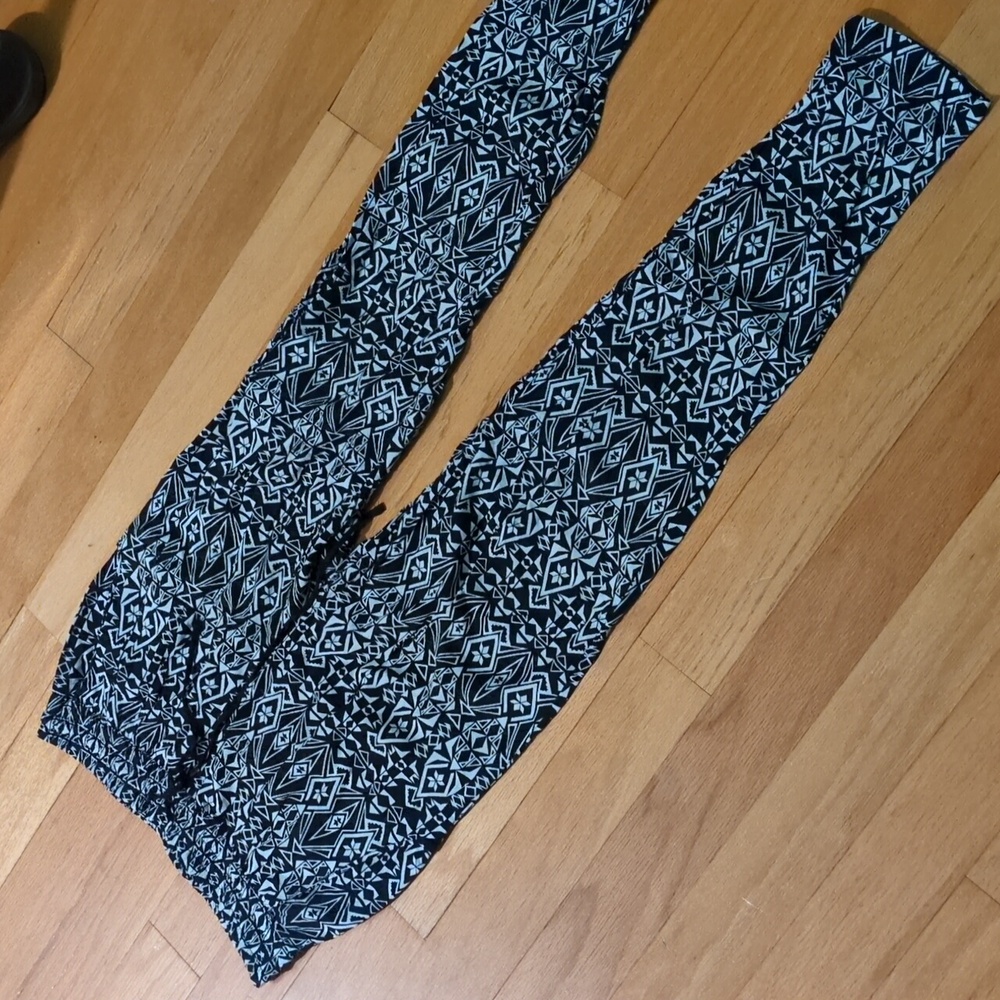 Eye Candy Black And White Aztec Print Cropped Drawstring Pants Size Medium